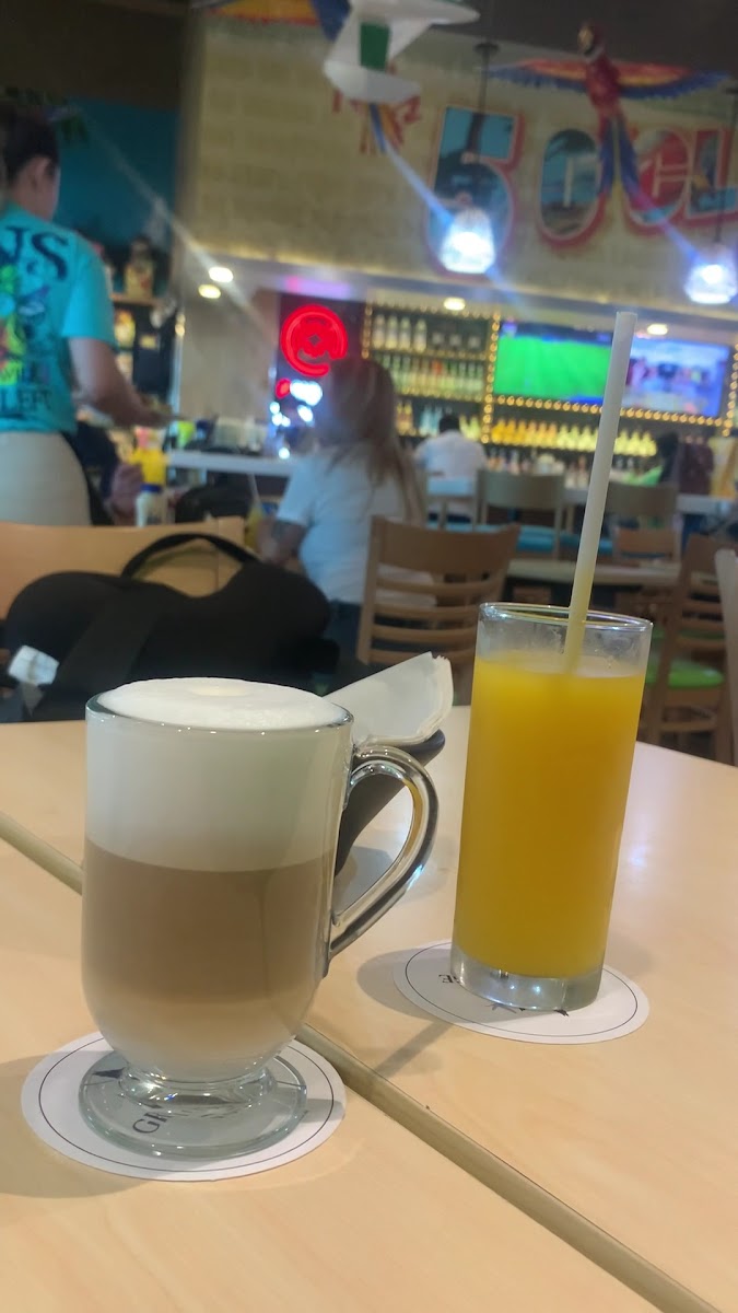 Margaritaville Cancun Airport Terminal 4 Photo 2